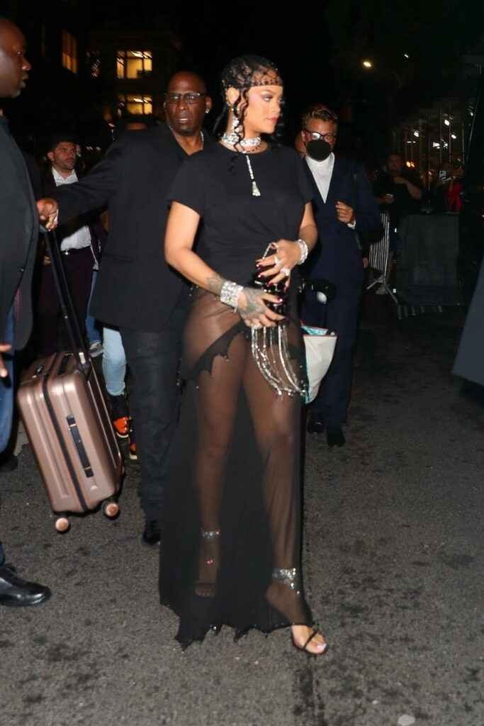 Rihanna transparente