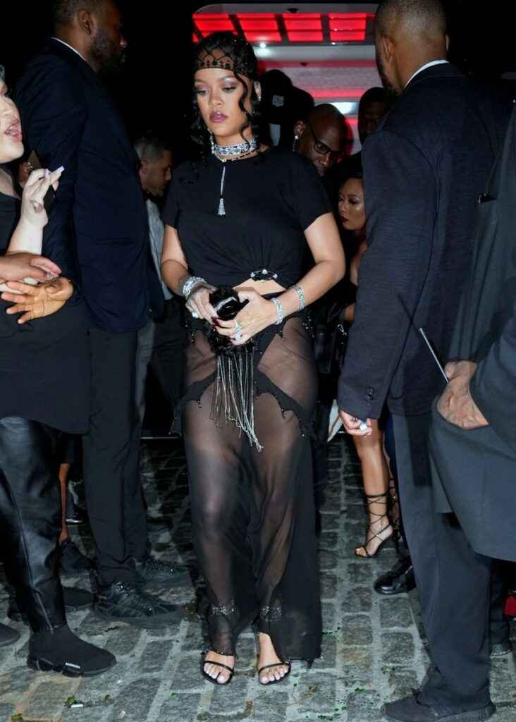Rihanna transparente