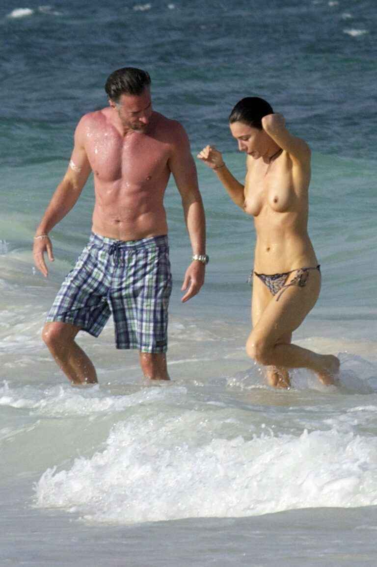 Jaime Murray montre ses seins !