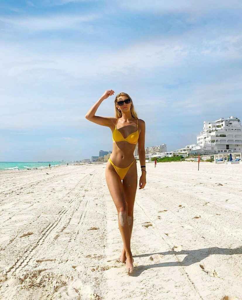 Elise Dalby en bikini sexy