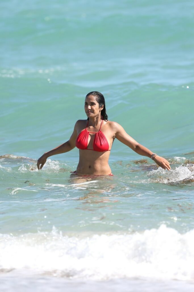 Padma Lakshmi sexy en bikini