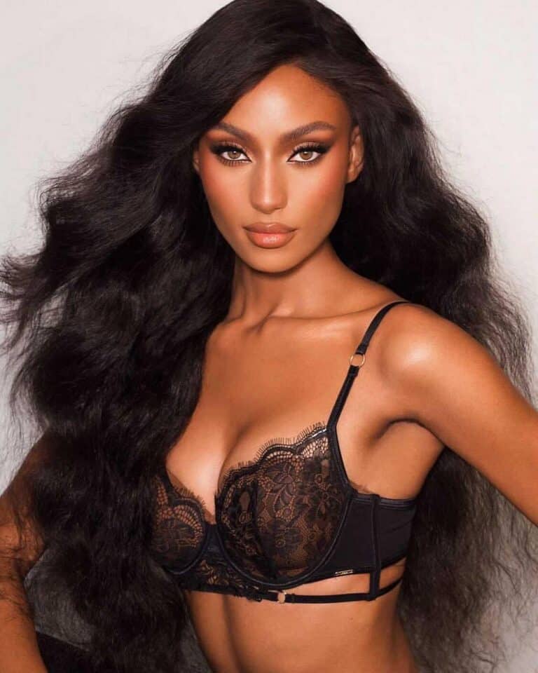 Sydney J Harper très sexy