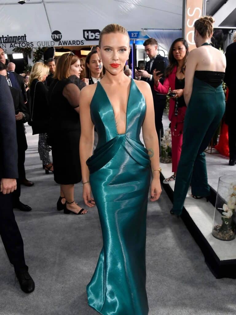 Scarlett Johansson en robe décolleté