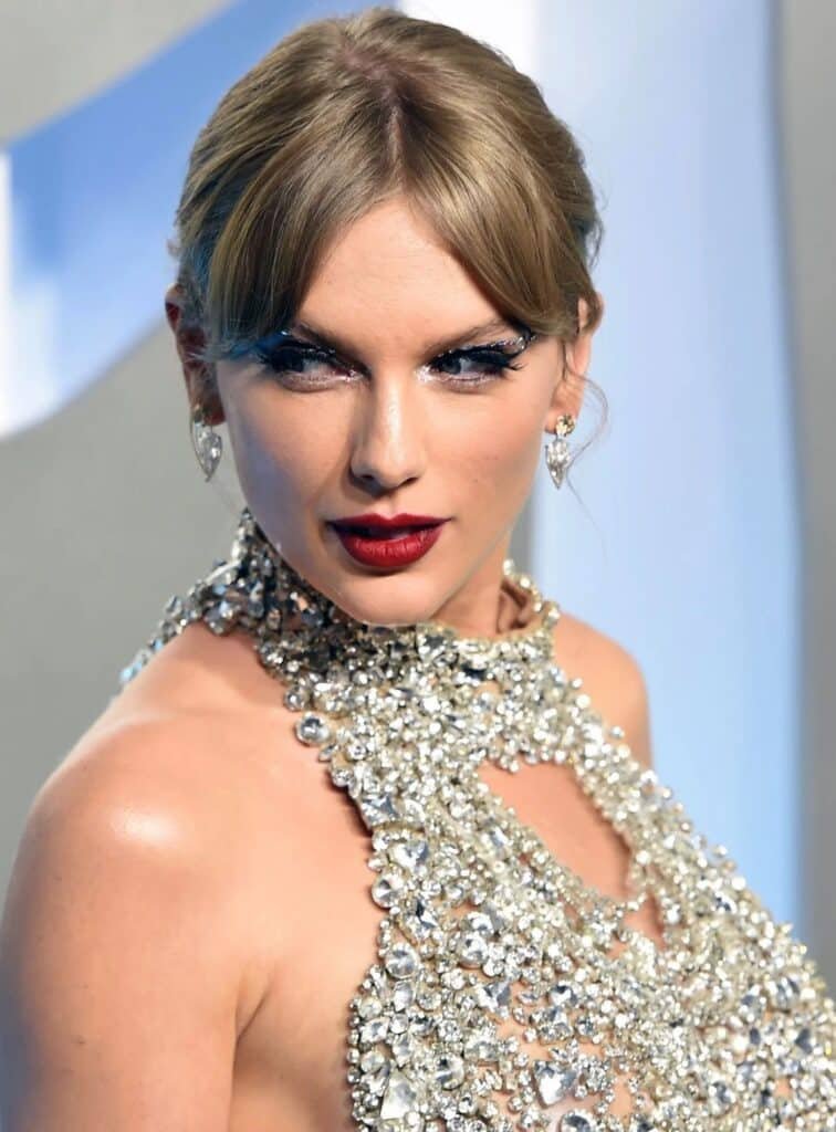 Taylor Swift dans une robe strass