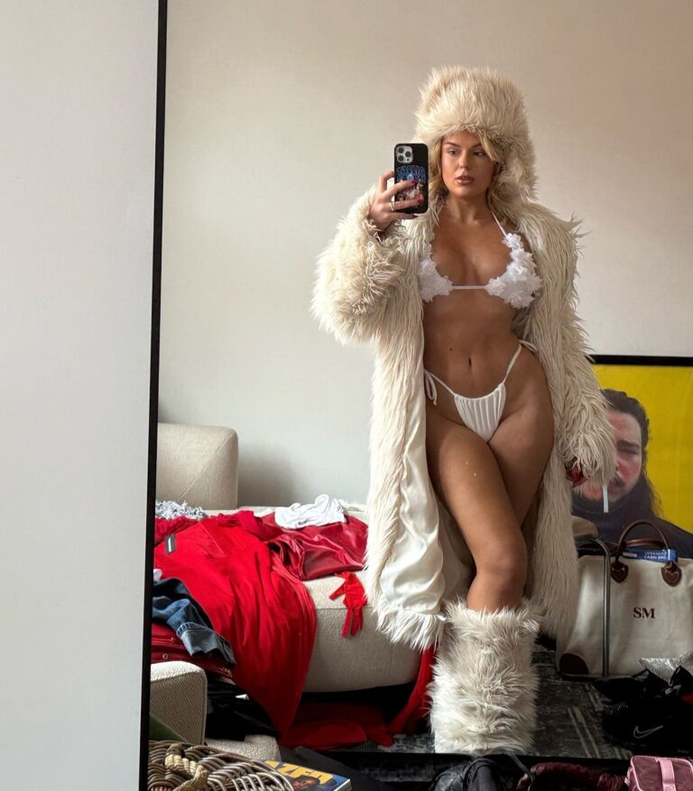 Tallia Storm en lingerie ultra sexy