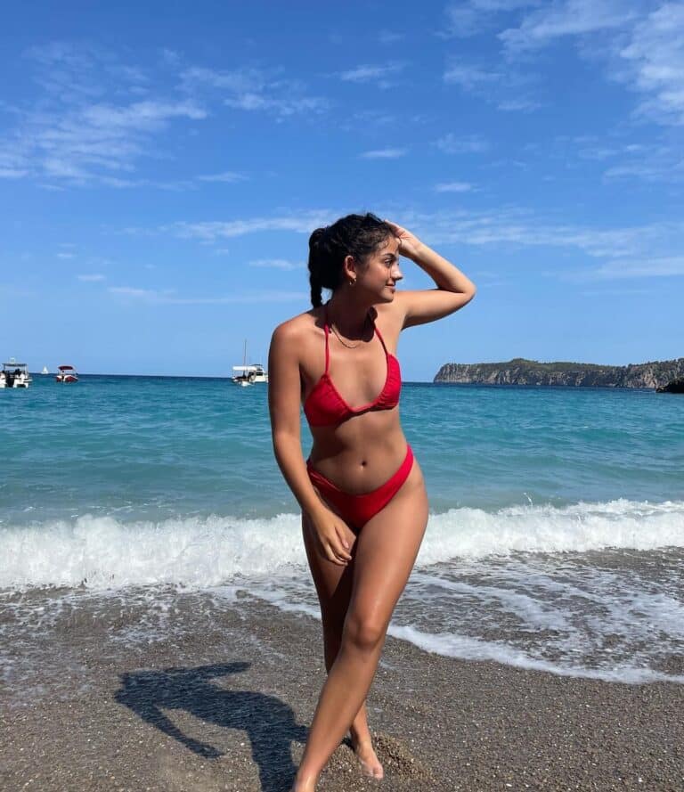 Sadie Laflamme-Snow et son deux-pièces qui attise le regard.